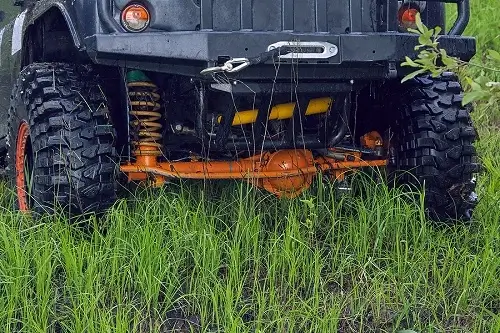 Ground Clearance for Off-Roading Vehicles | Accelerate Auto Repair in Rowlett, TX. Image of an off-roading 4x4 vehicle showcasing suspension, shock-up, and big tires.